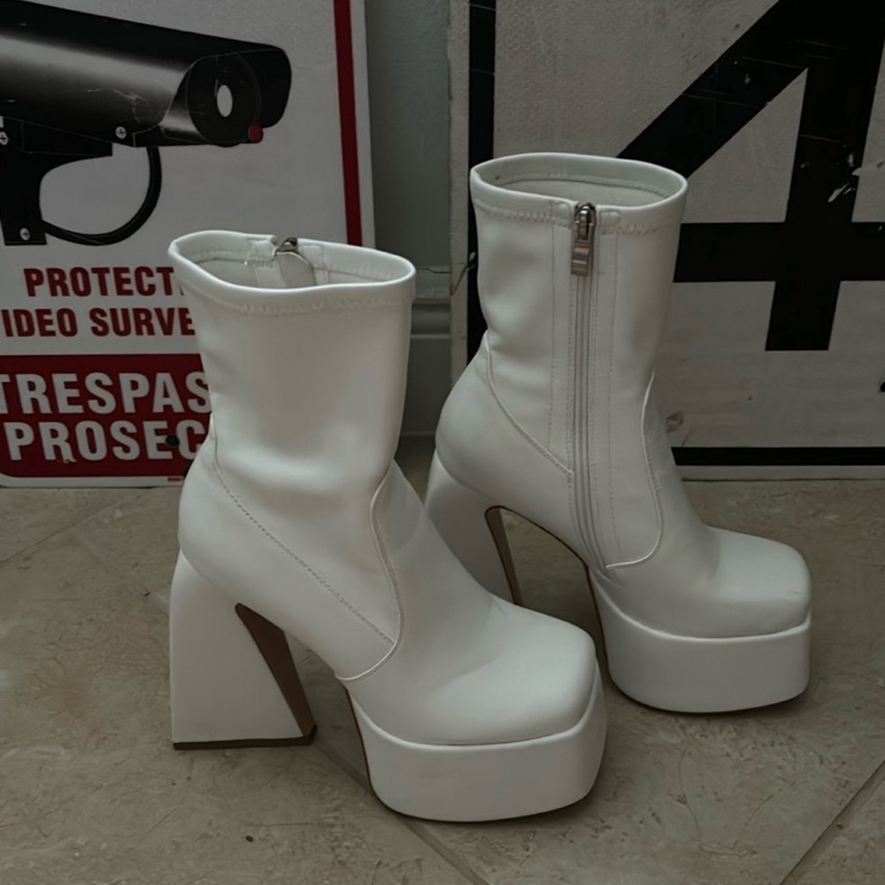 not sold! size 7 worn only once, perfect for parties and going out💋